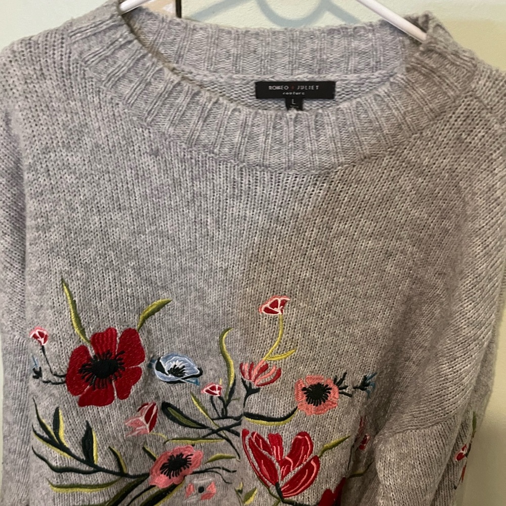 Romeo & Juliet Couture Gray Sweater with Red Floral Embroidery